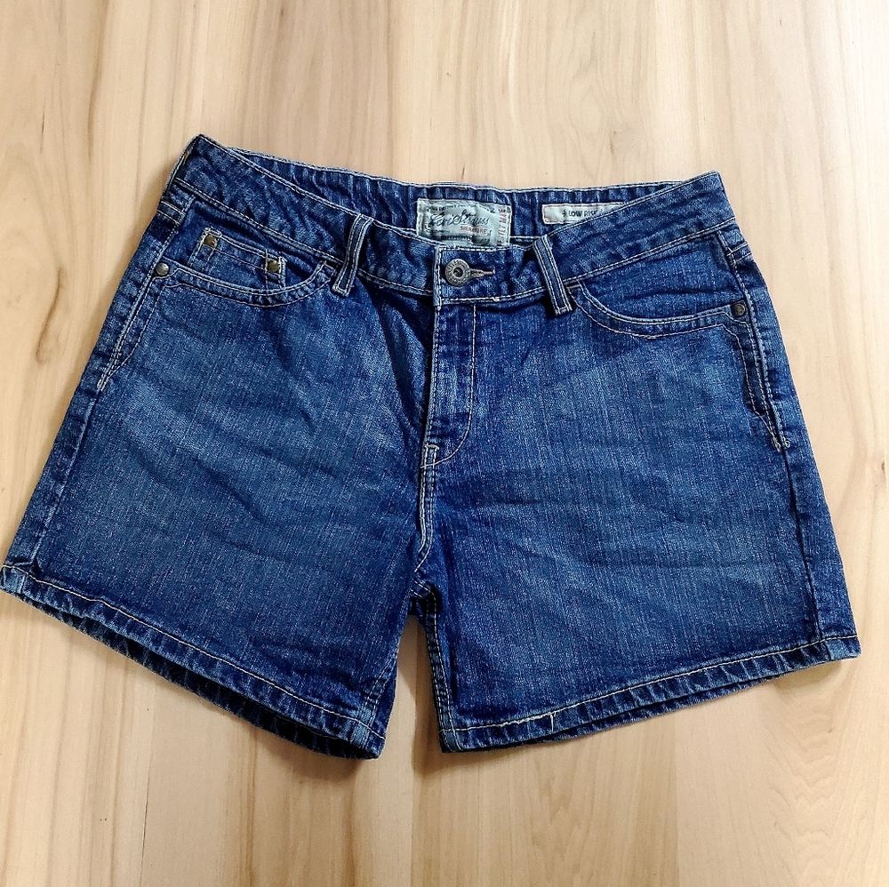 Levis Signature, Womens Low Rise Denim Shorts, Size Misses 12